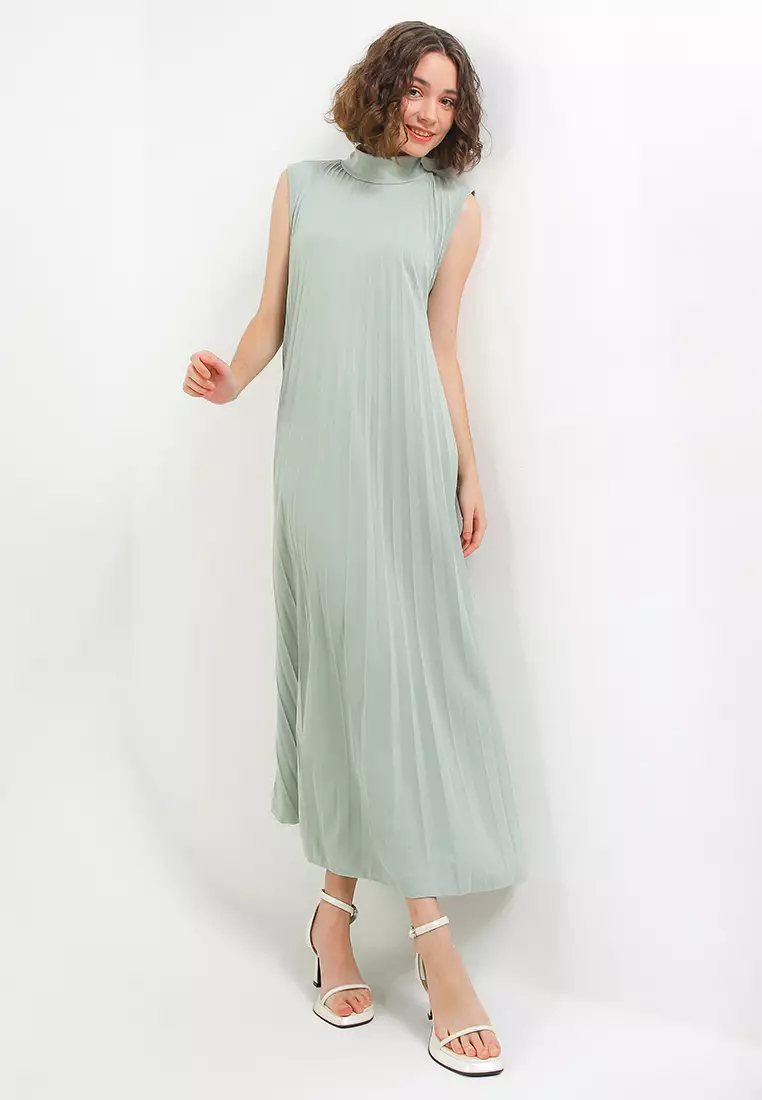 Highcollar Pleated Sleeveless Long Dress