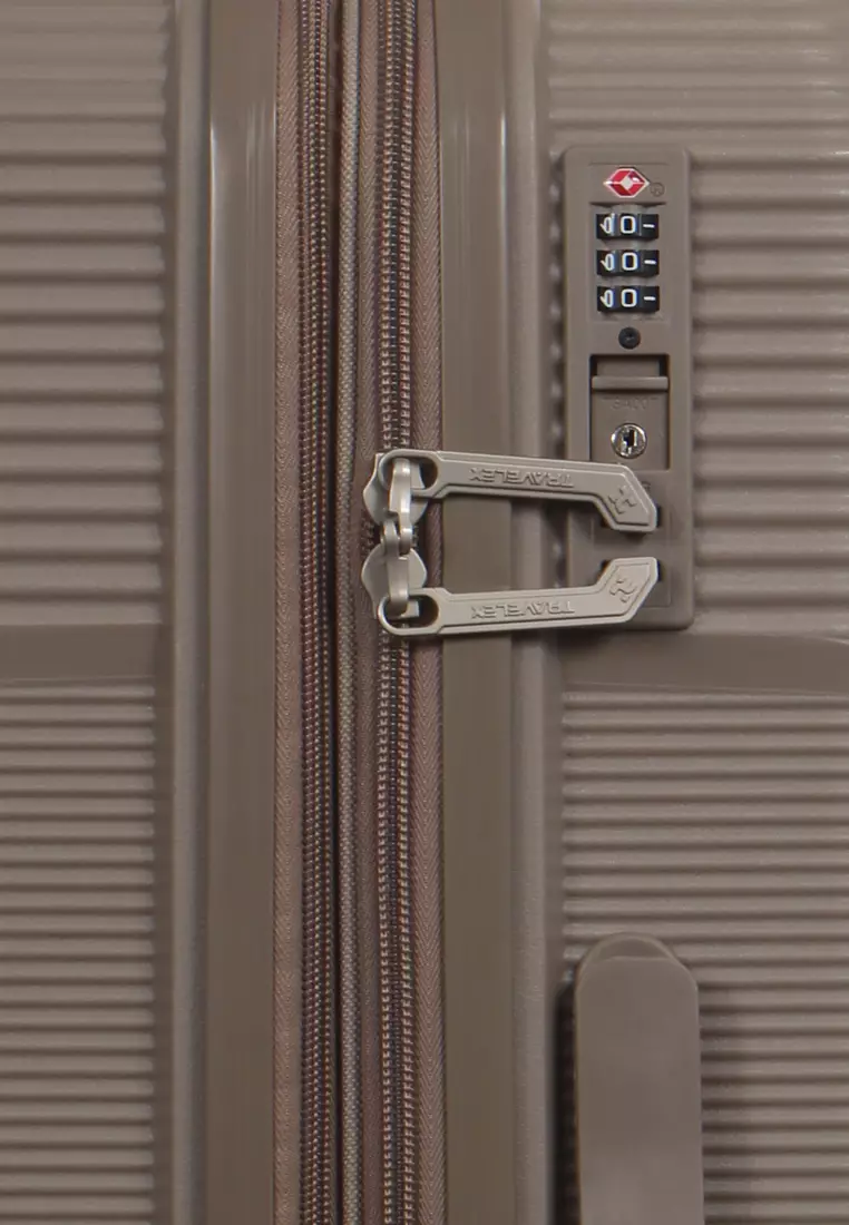 370 Hard Case Luggage- Small (18.5 inches)
