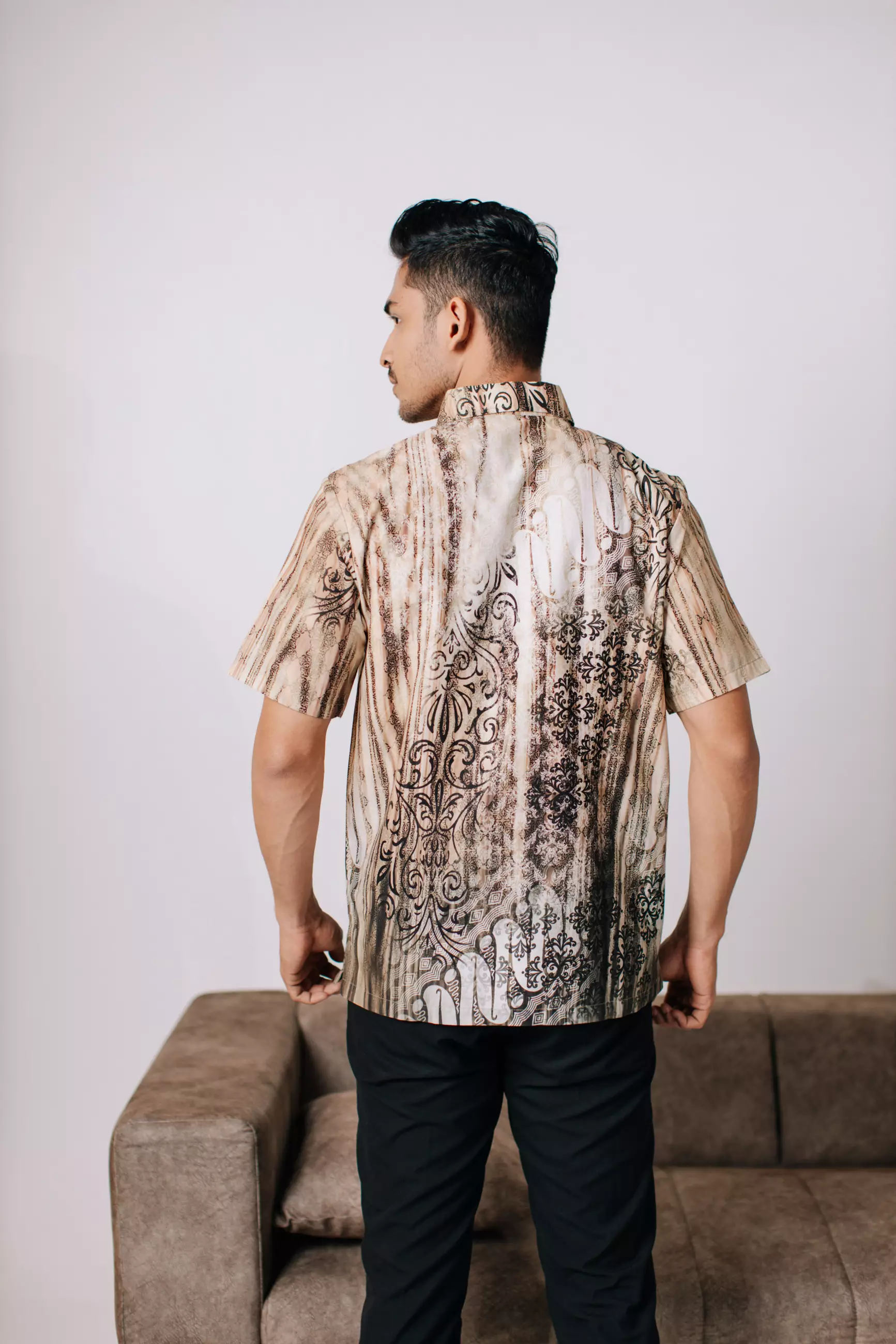 Adyatma Adira Brown Kemeja Batik Furing Regular Fit Lengan Pendek Katun Digital Print