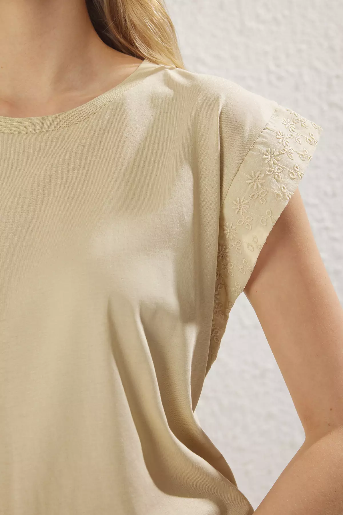 Wide Shoulder Muscle Tank