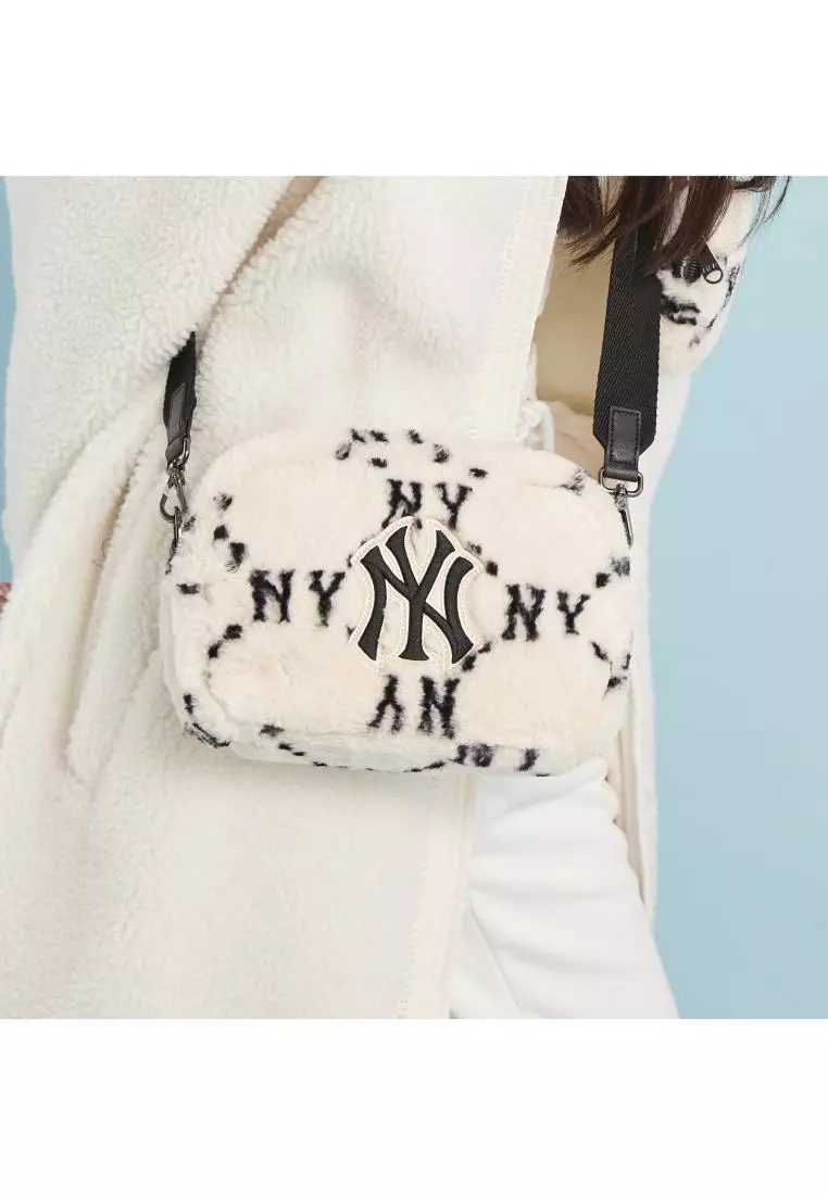 Yankees drawstring bag top