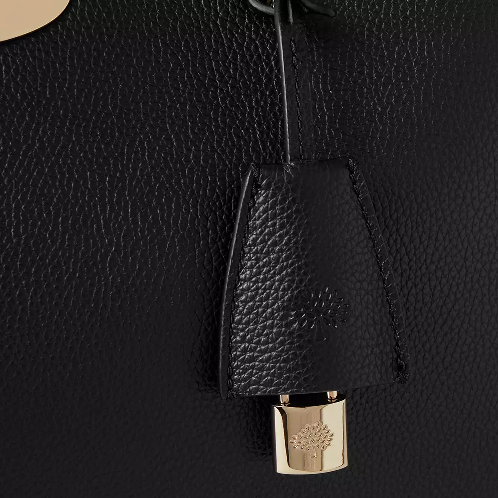 Lily Chain Tote Small Classic Grain Black