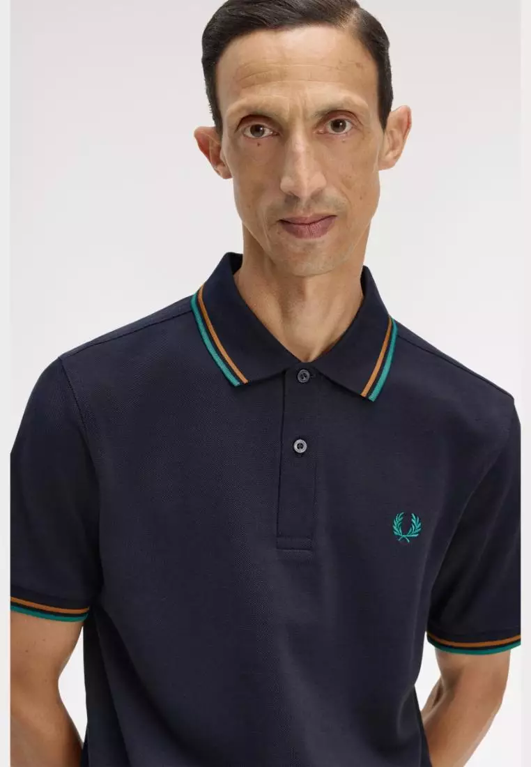 Fred Perry M1588 Twin Tipped T-Shirt (Navy / Dark Caramel / Sport Green)