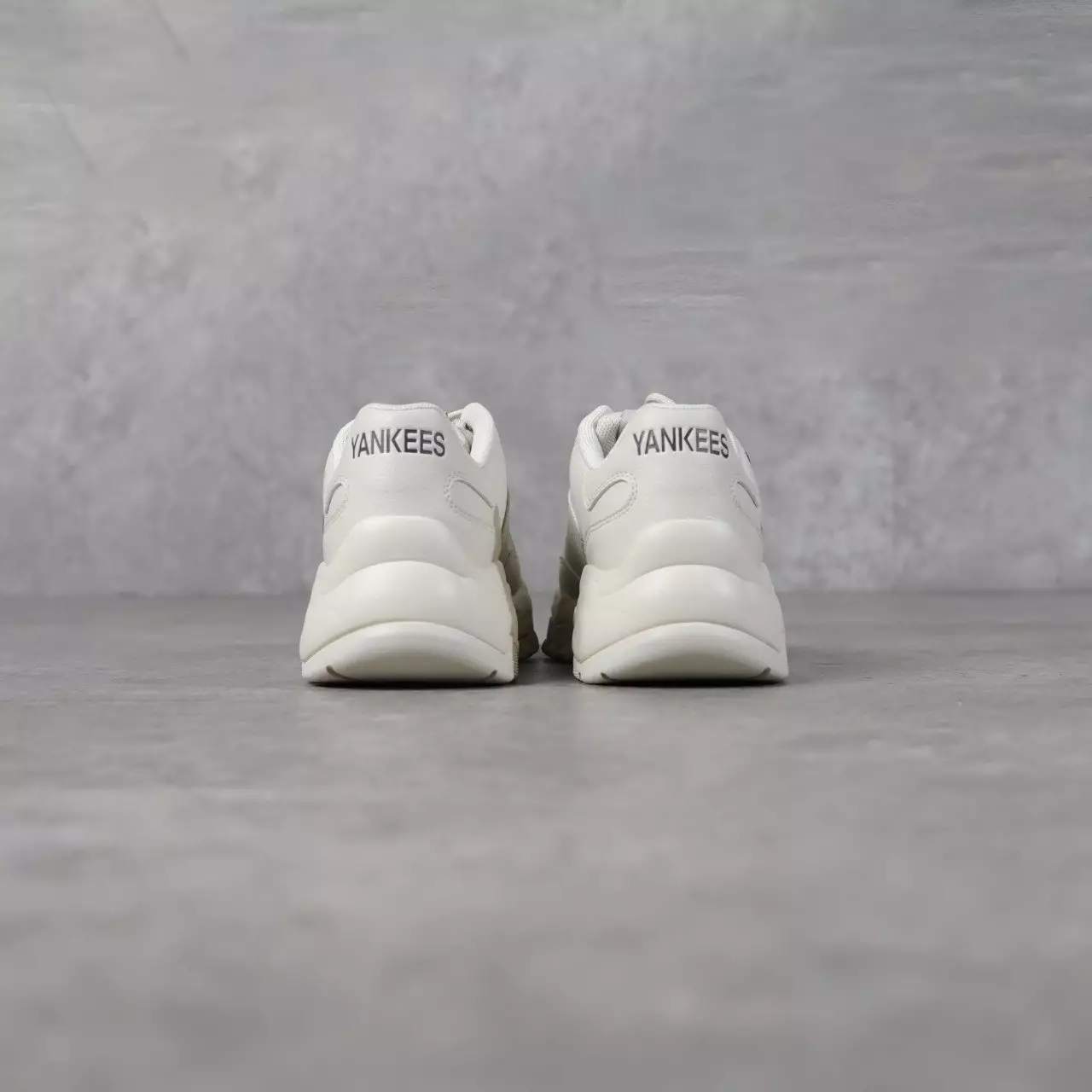 Sepatu MLB NY GREY BIGBALL CHUNKY COOPERS TOWN CREAM SNEAKER 100% ORIGINAL