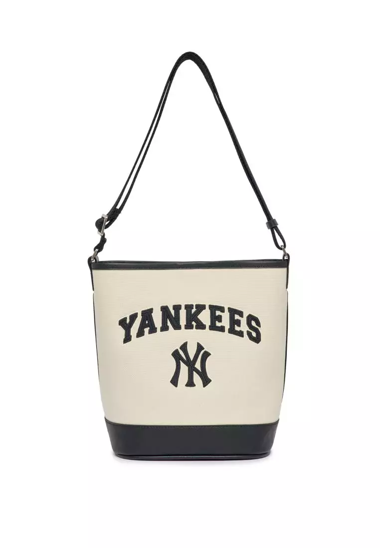 MLB BASIC LETTERING CANVAS BUCKET BAG NEW YORK YANKEES 2025