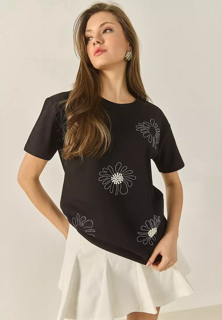 Women's Flower Motif Stone Bead Embroidered Regular Fit Cotton T-Shirt 8128 60283300