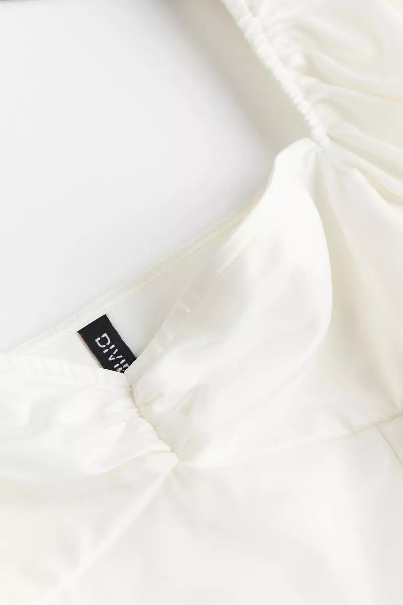 Balloon-sleeved satin dress