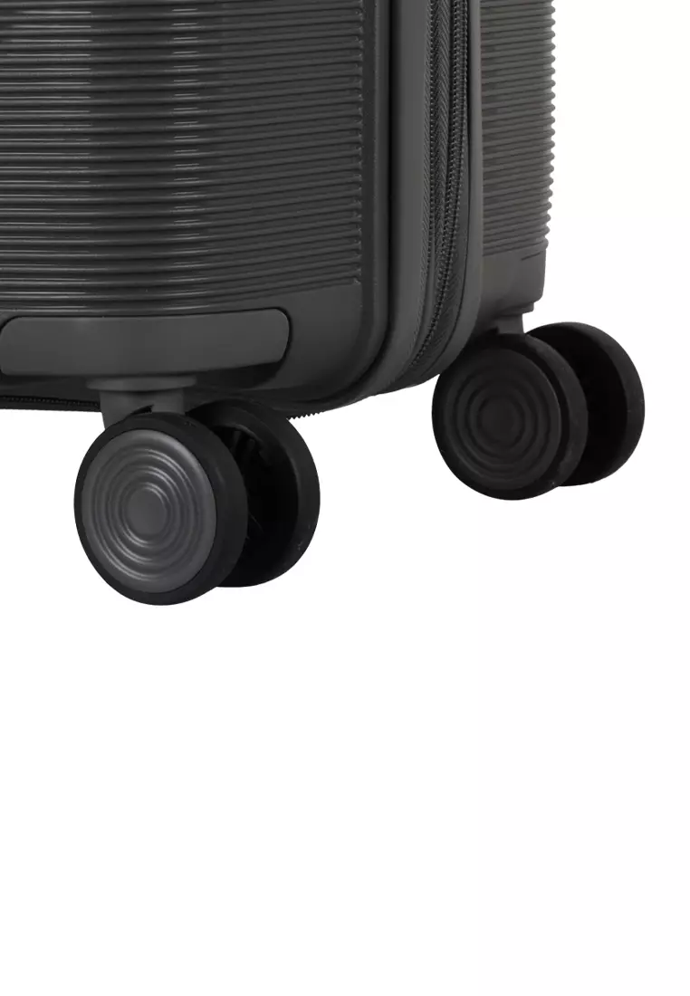 300 Hard Case Luggage Medium (22.5 inches)