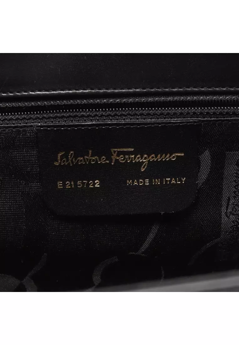 Pre-Loved Salvatore Ferragamo Gancini Shoulder bag leather black