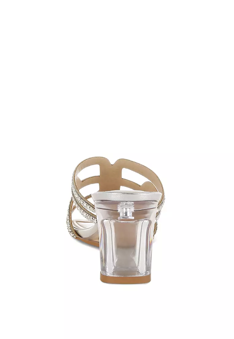 Sandal wedges bening dengan berlian imitasi metalik berwarna perak