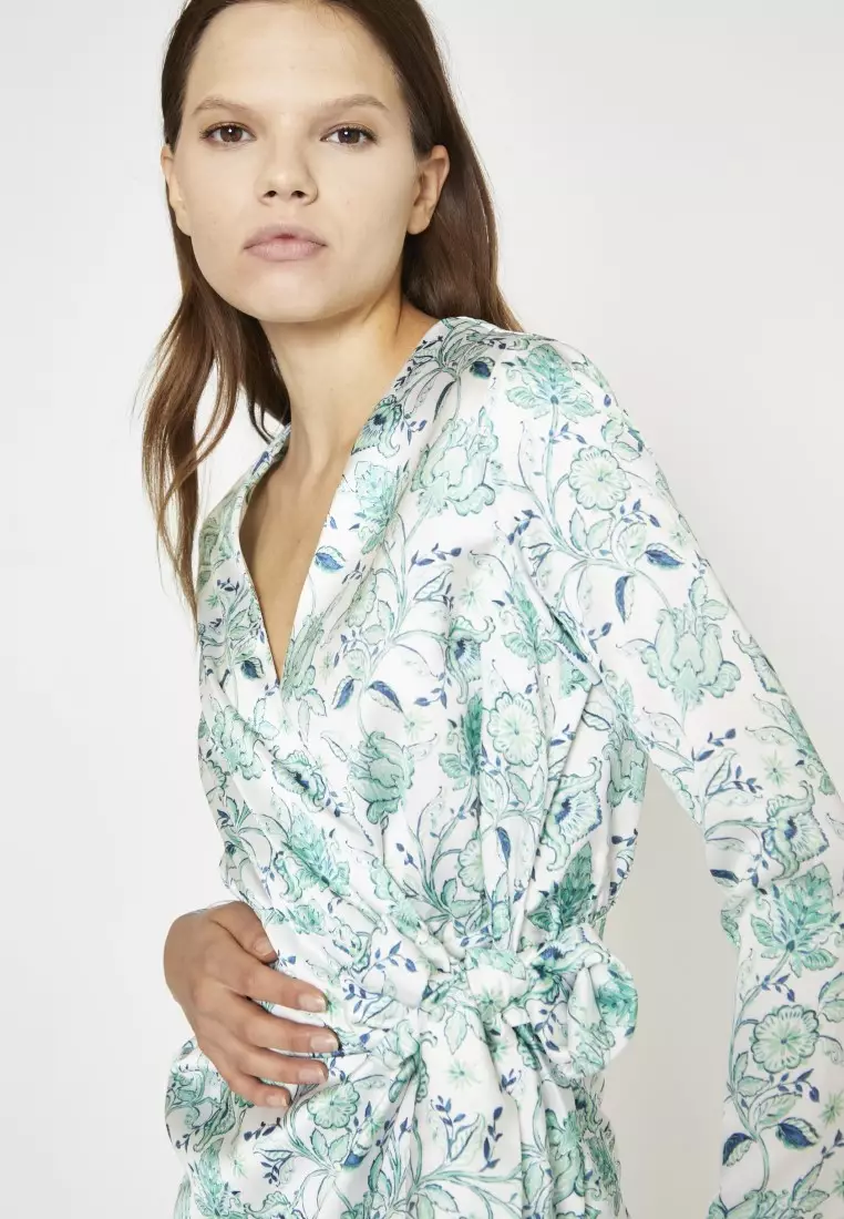 白色薄荷佩斯利緞面裹身迷你連衣裙