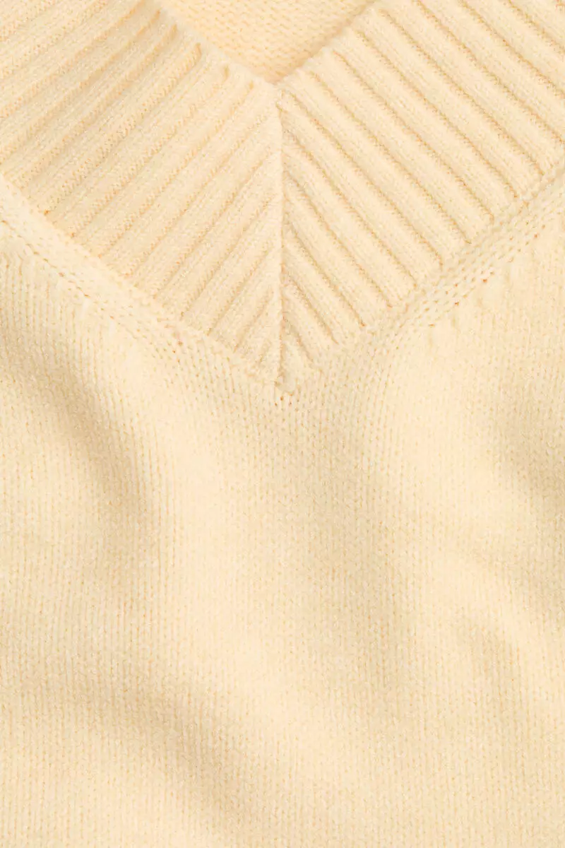 V-neck jumper