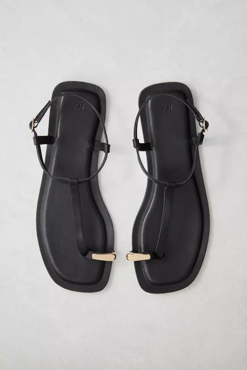 Discount on H&M  shoes - SKU: Metal-detail sandals