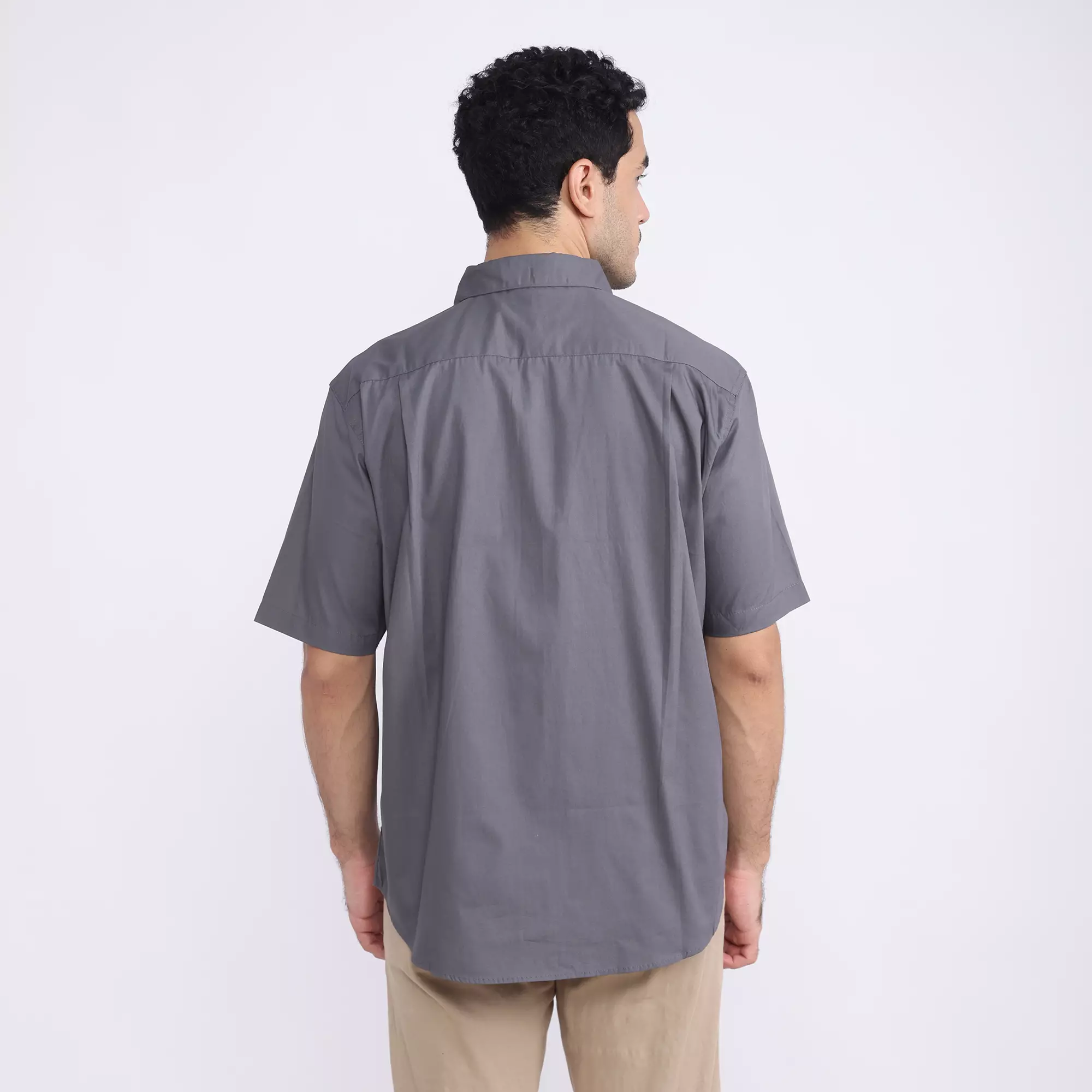 LARUSSO Kemeja Poplin Relax Fit Pria Lengan Pendek - Grey