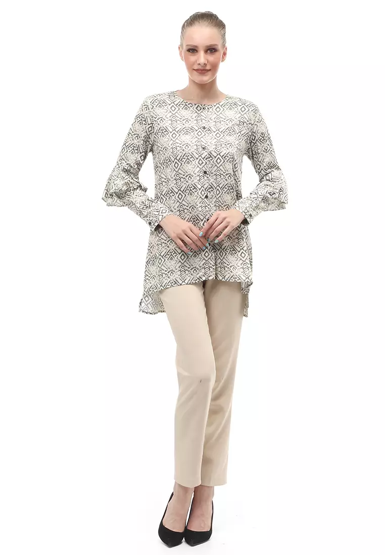 Blouse Motif Batik Lengan Ruffle Design Casual Atasan Wanita - Cream