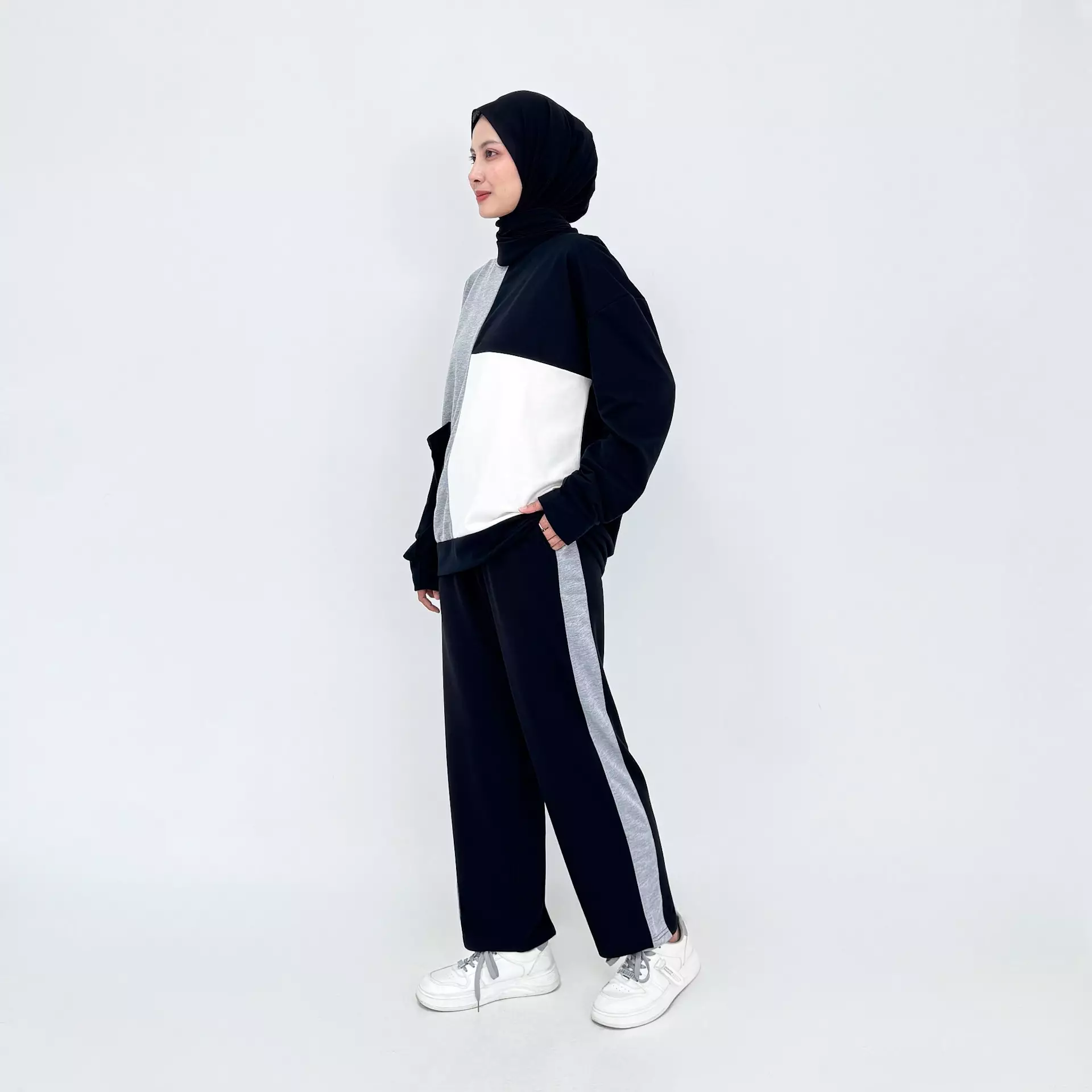 Set Sporty Sweatpants Gitara - Setelan Baju Olahraga Padel Wanita