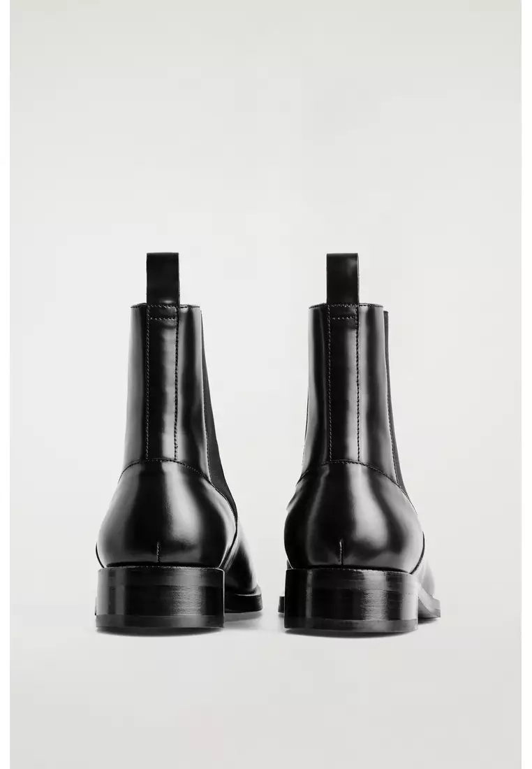SQUARE-TOE LEATHER CHELSEA BOOTS