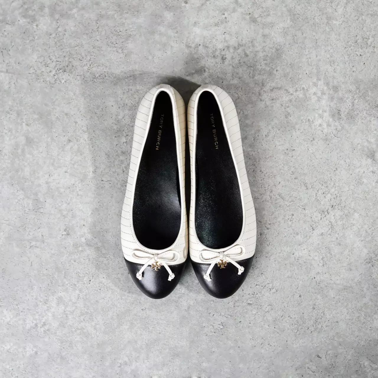 Sepatu TORY BURCH TOE BALLET QUILTED LEATHER HALF BLACK WHITE FLAT SHOES 100% ORIGINAL