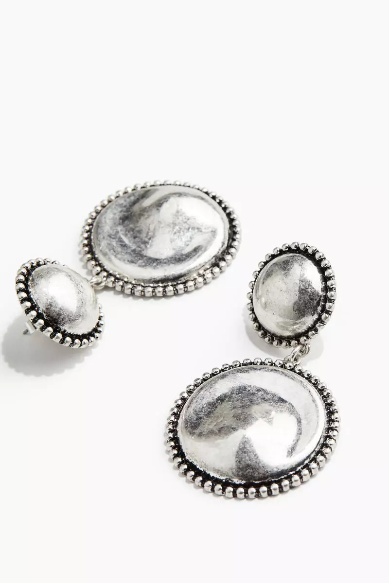 Metal-disc pendant earrings