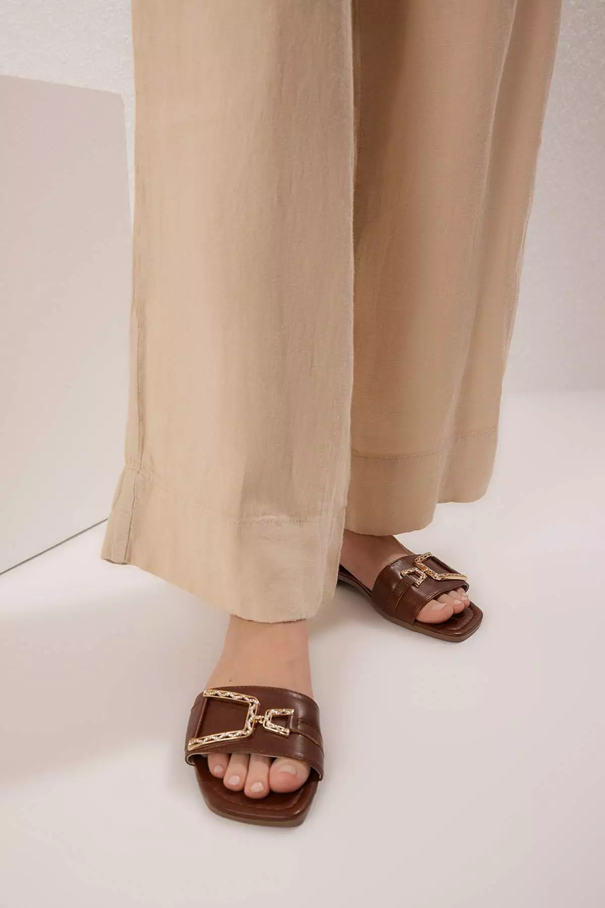 Brown Accessory Detailed Flat Women Stylish Slippers Takss25Te00047