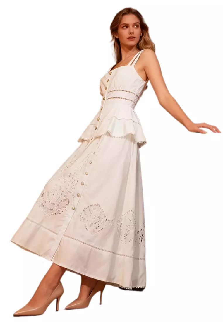 排扣荷葉邊鏤空刺繡吊帶中長連衣裙 CA26022446