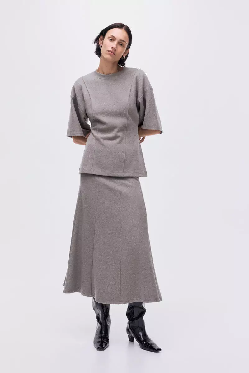Loose-fit fine-knit top