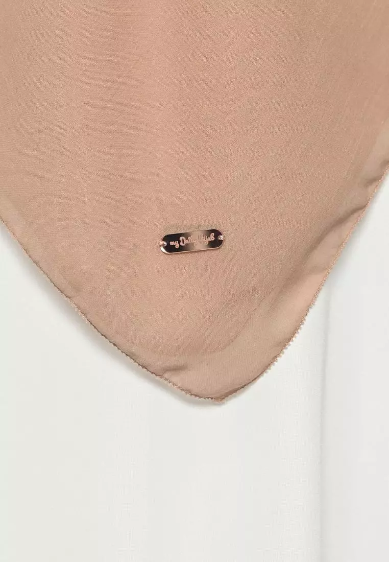 Hijab Segi Empat Voal Anabela Eyelash Tan