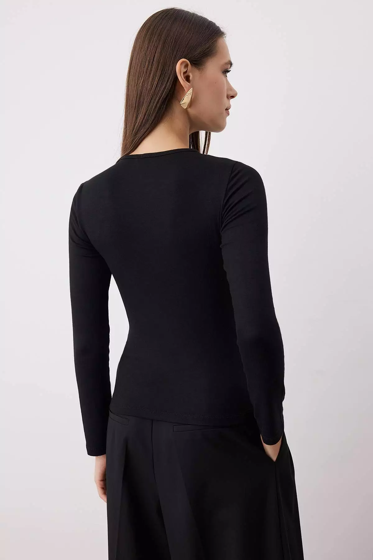 Black Collar Detailed Fitted/Body-Smoothing Knitted Blouse