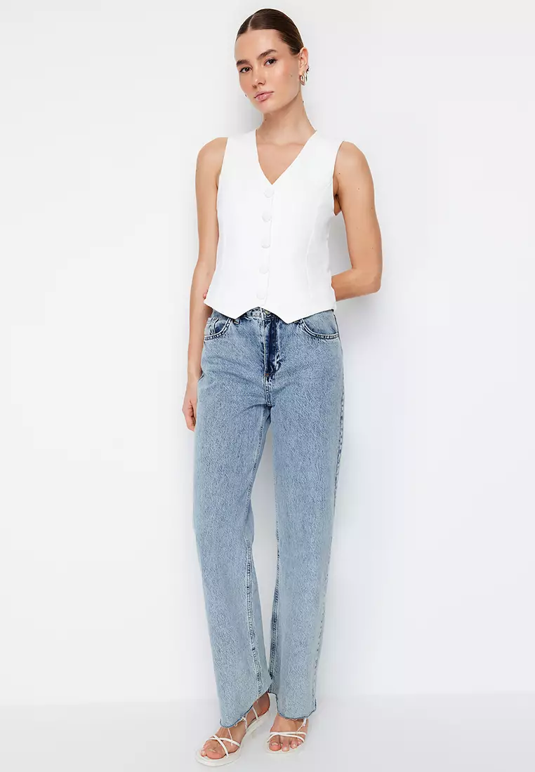 White Fitted Fitted Buttoned Crop Woven Vest