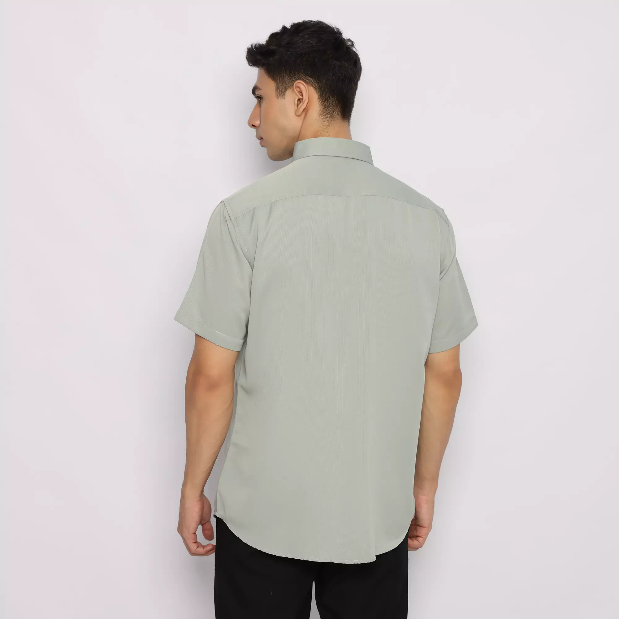 Platini Kemeja Pria Polos Lengan Pendek Polinosic Hijau Sage 63248