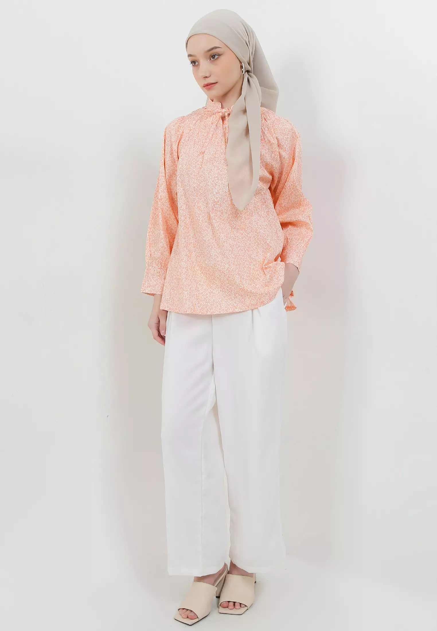 MFMW Glenoska Atasan Blouse Peach Fuzz Motif Bunga