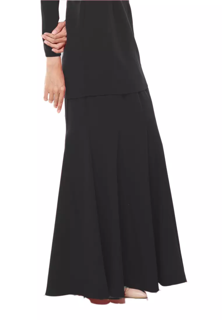 Rina Kurung in Black