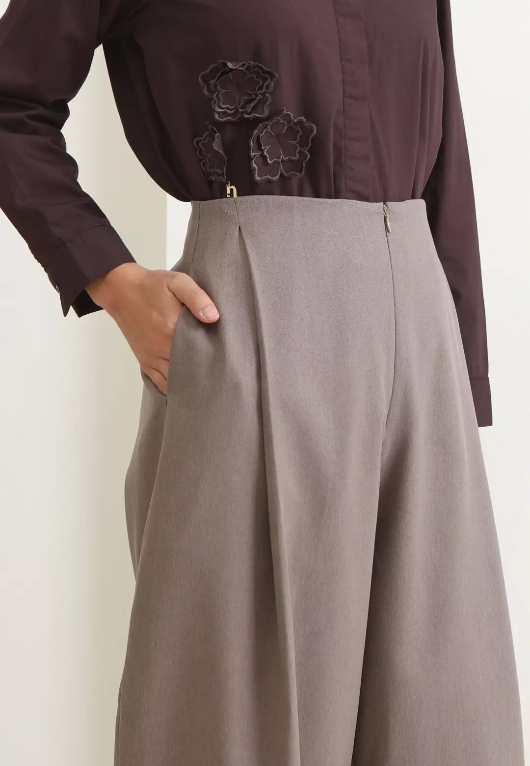 HijabChic Liora Pants Mocca - Celana Panjang Formal Highwaist Barrel Basic Wool Premium Resleting Depan