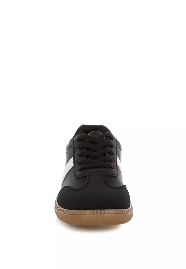 Classic Lace-Up Flatform Sneaker In Black
