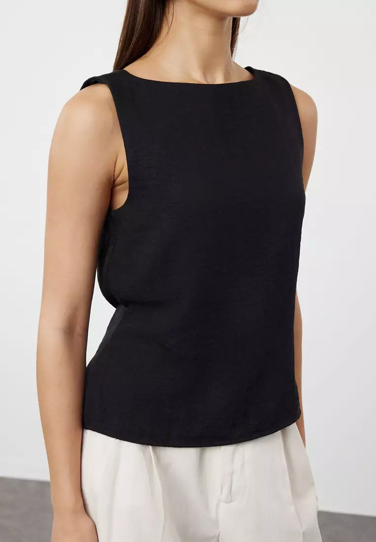 Straight Sleeveless Top