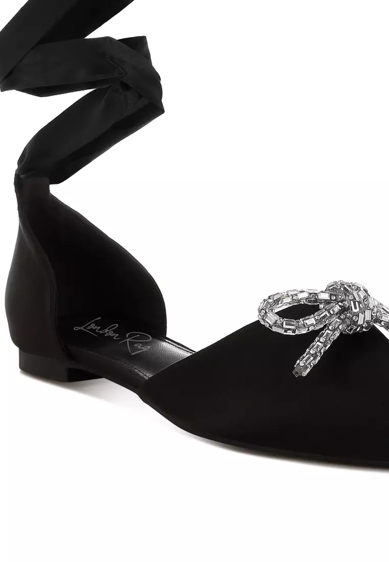 Sandal Datar Pita Detail Berlian Imitasi Warna Hitam