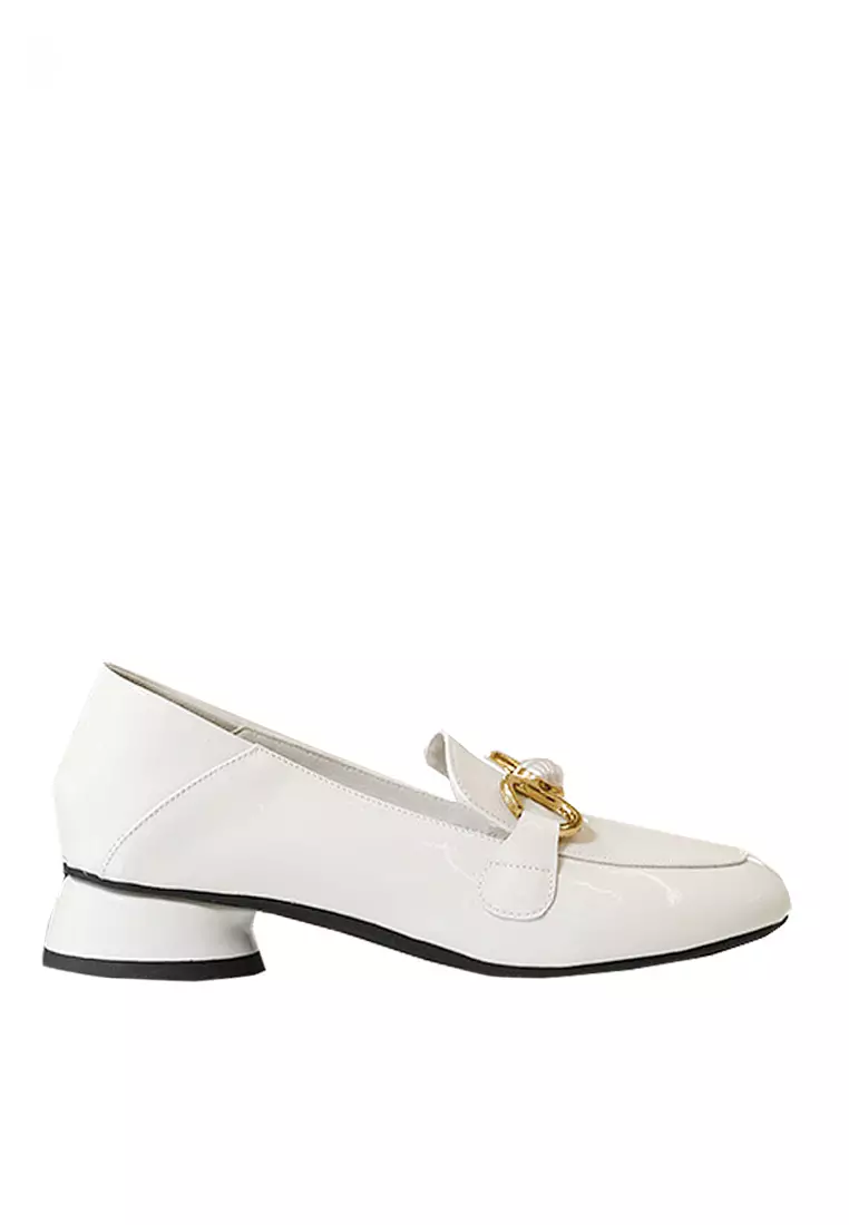 Discount on Twenty Eight Shoes  shoes - SKU: VANSA Simple Patent Leather Buckle Loafers VSW-H35771
