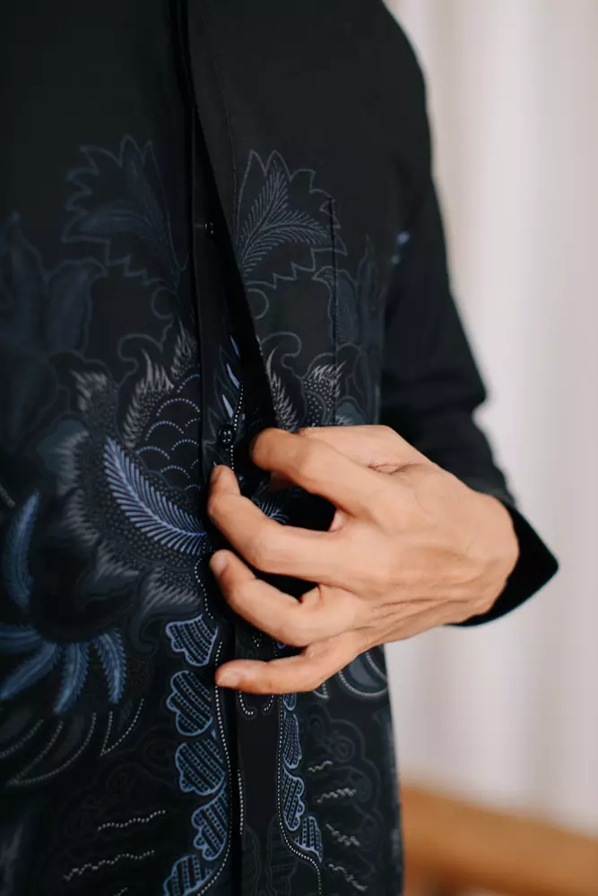 Mahiya Black Kemeja Batik Pria Slim Fit Lengan Panjang Katun Slim fit