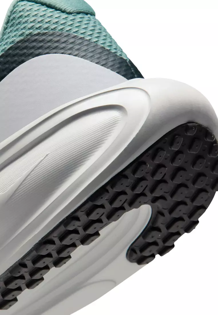 Revolution 8 Road Running Shoes