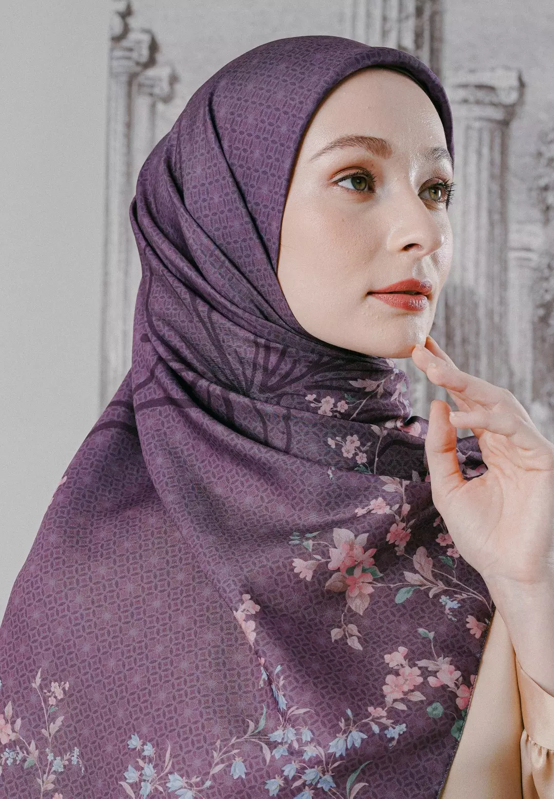 MICHELIA Scarf Maroon - Kerudung Hijab Segiempat Motif With Pouch Ziplock - Bahan Poly Fine - Ukuran 110x110