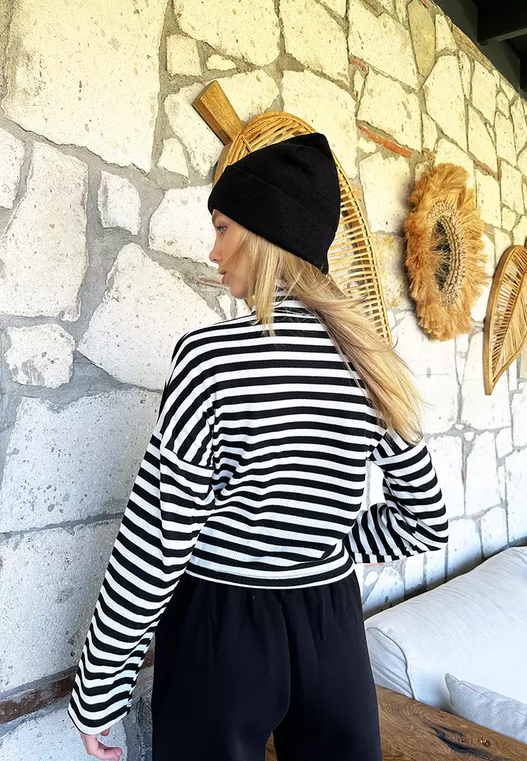 Black and white outlet striped turtleneck shirt