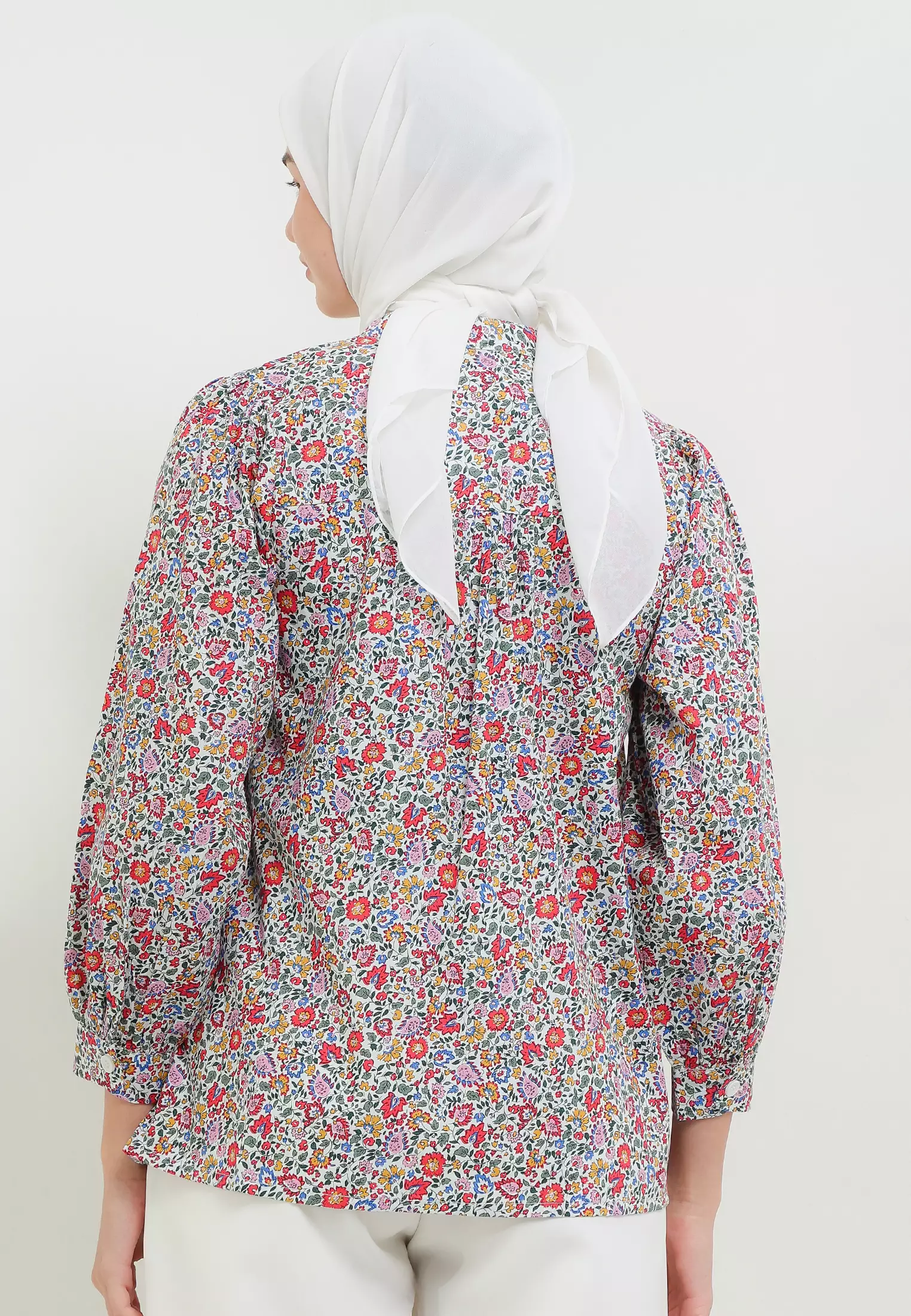 MFMW Shaira Atasan Blouse Multicolor Motif Bunga