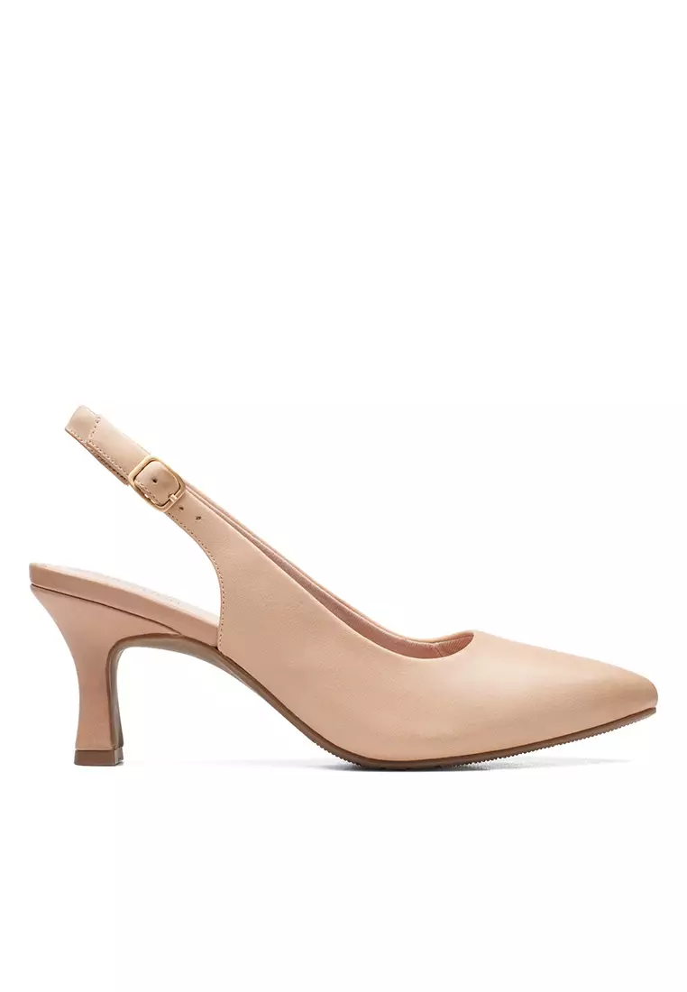 Clarks Kataleyna Step Scarpe Décolleté Donna – Pelle Bianco Sporco, Tacco Comodo, Suola Leggera, Taglia 38 Larga