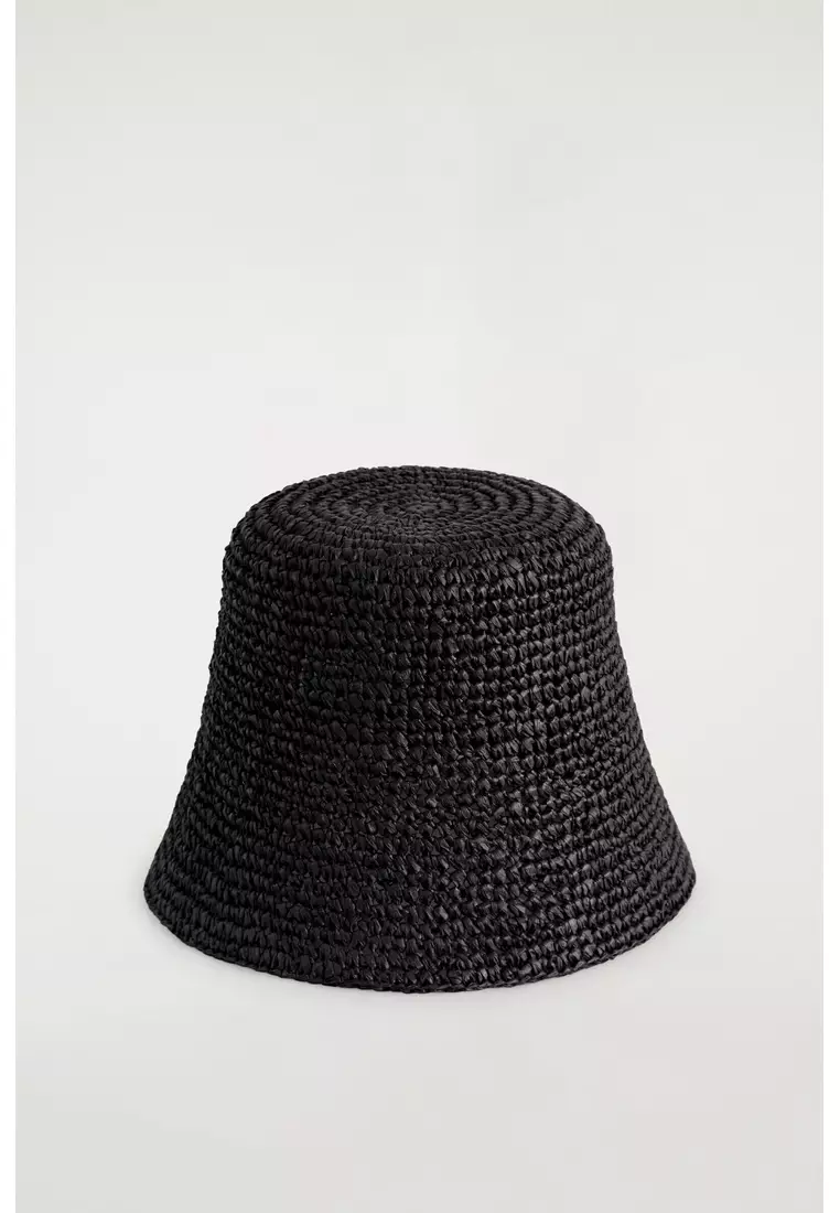 SCULPTED STRAW BUCKET HAT
