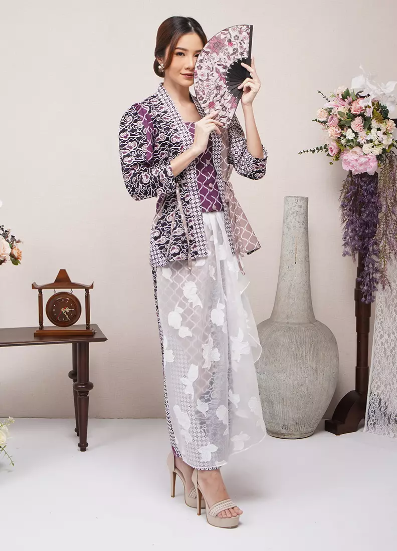 Blouse Atasan Batik Wanita Kutubaru Nirmala Maroon Lengan Panjang