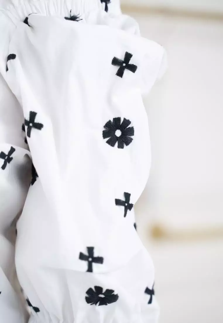 EMBROIDERY COTTON BLOUSE WITH ELASTICITY