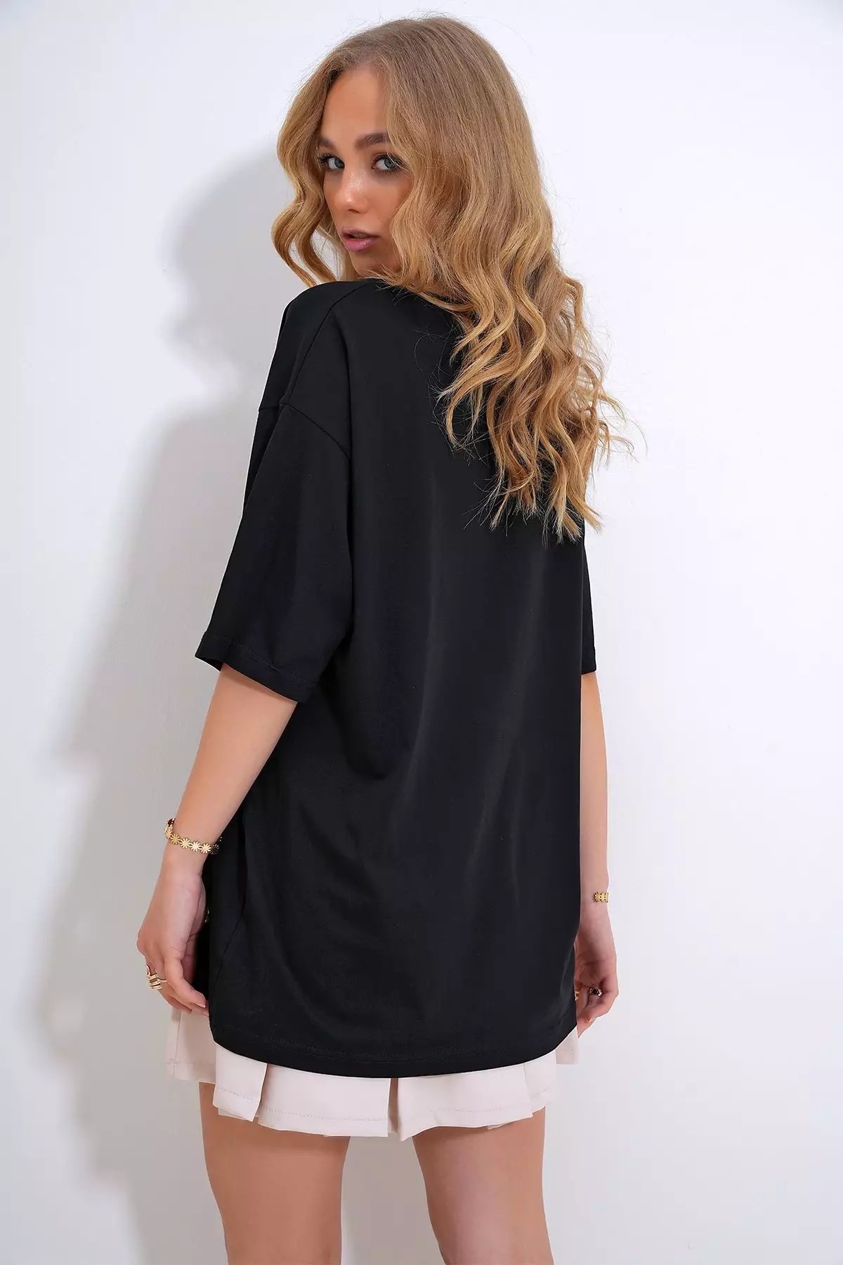 Women's Black Crew Neck Oversize Pearl and Stone Embroidered T-Shirt