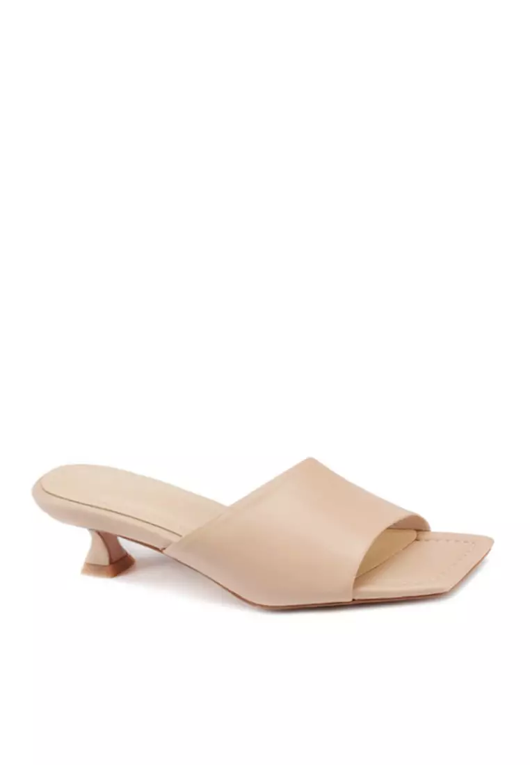 Discount on Twenty Eight Shoes  shoes - SKU: VANSA Simple Top Layer Cowhide Low Heel Sandals VSW-S-719