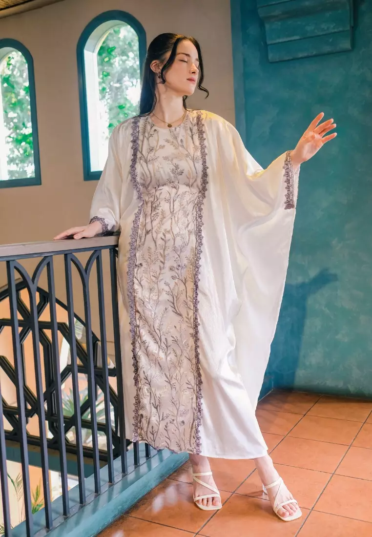 Urban Exchange July Kaftan White - Kaftan Putih Lengan 7/8 Warna White