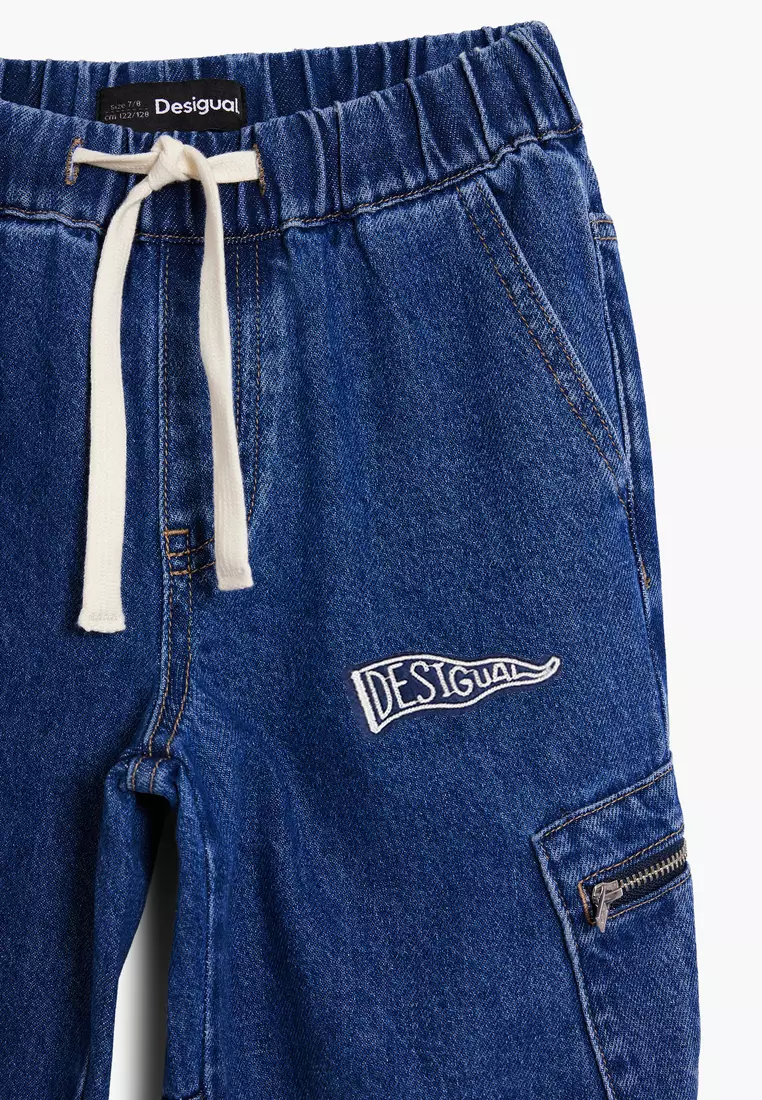 Jeans with zippers
